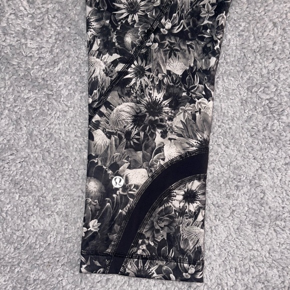 Lululemon Run: Inspire Crop II *All Luxtreme Flowabunga Black Angel Wing/Black 6 - Picture 3 of 5